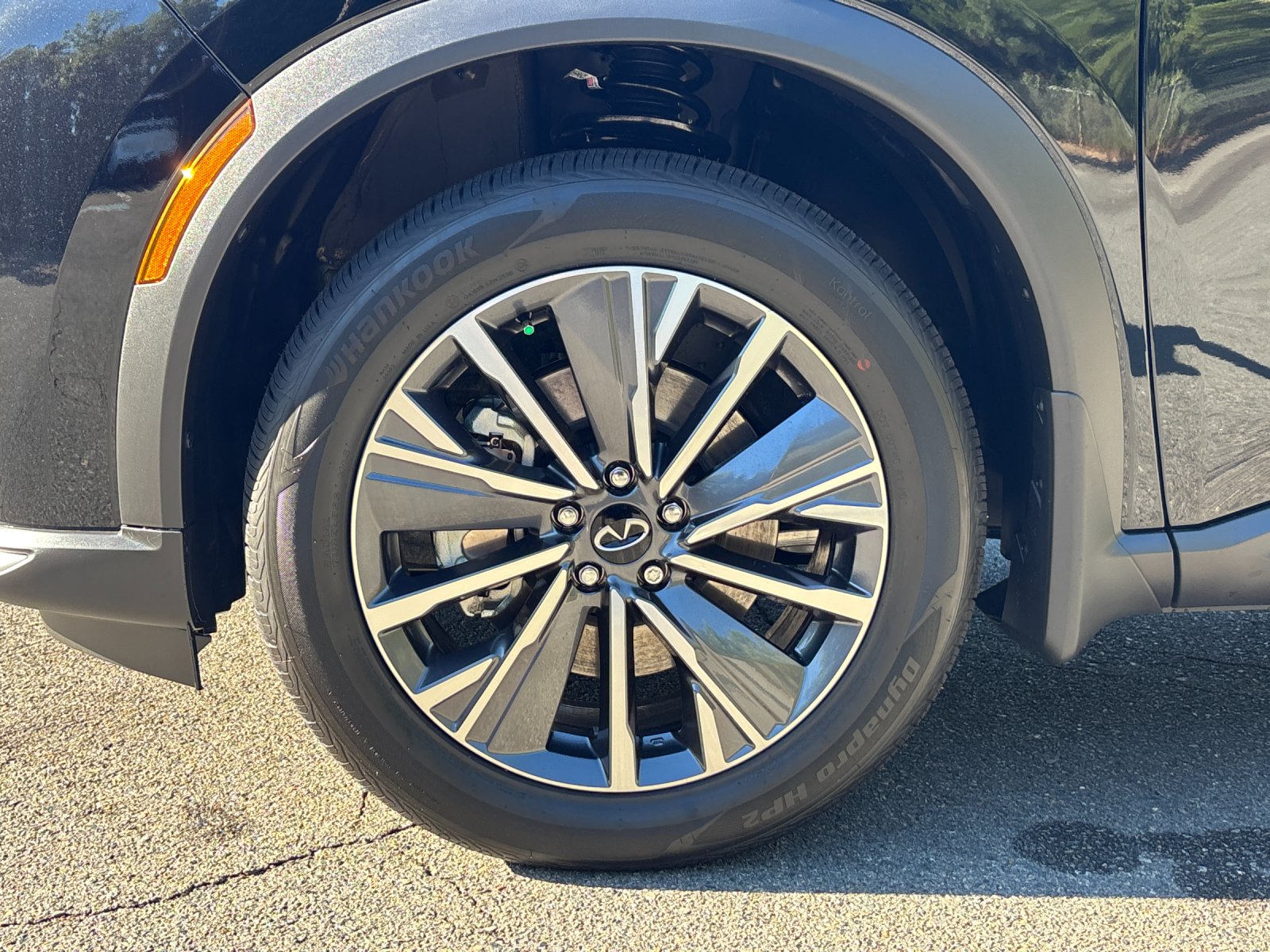 New 2027 MINERAL BLACK INFINITI Luxe AWD image 10