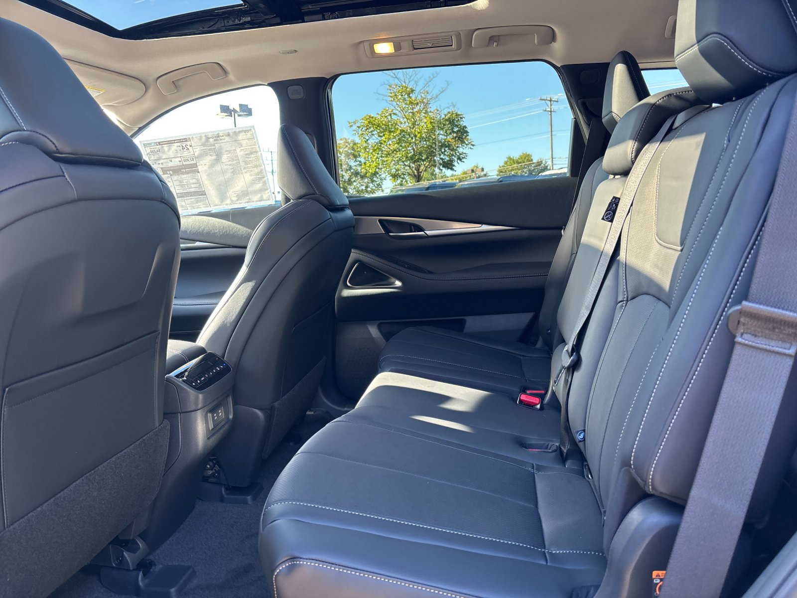 New 2027 MINERAL BLACK INFINITI Luxe AWD image 33