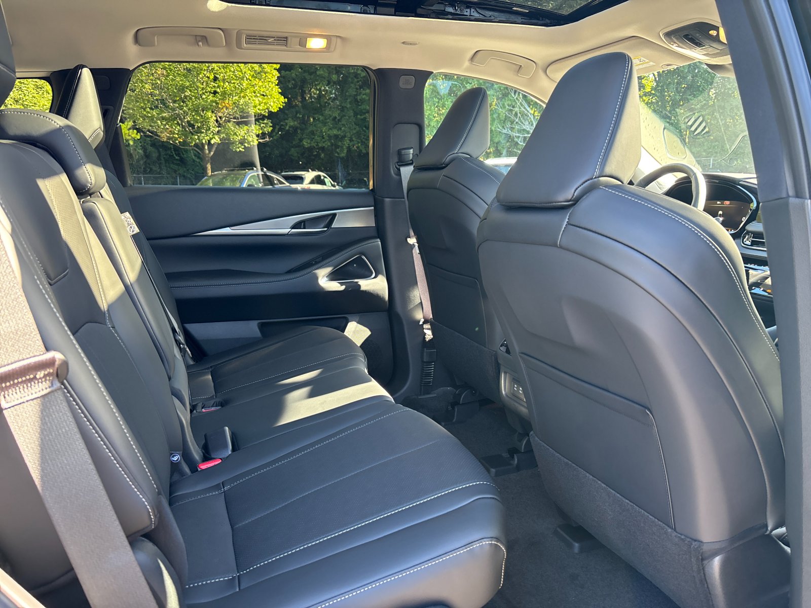 New 2027 MINERAL BLACK INFINITI Luxe AWD image 38