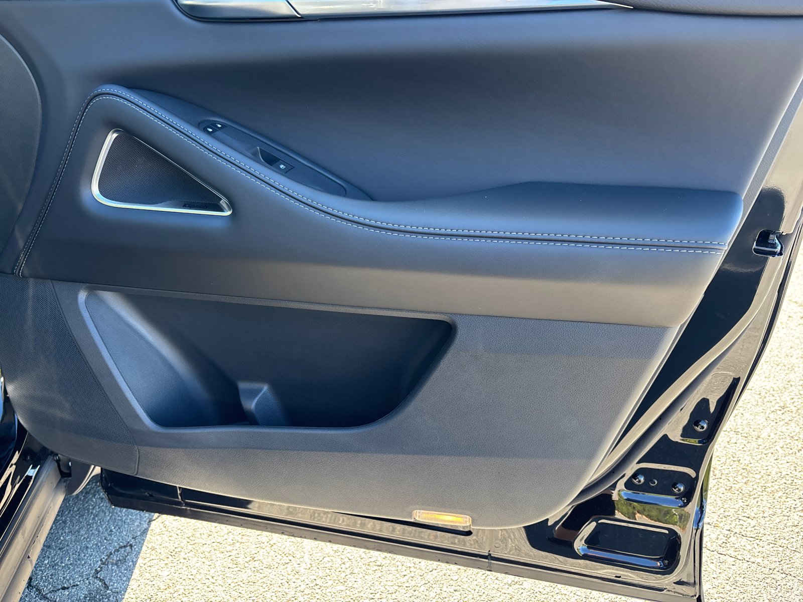New 2027 MINERAL BLACK INFINITI Luxe AWD image 40