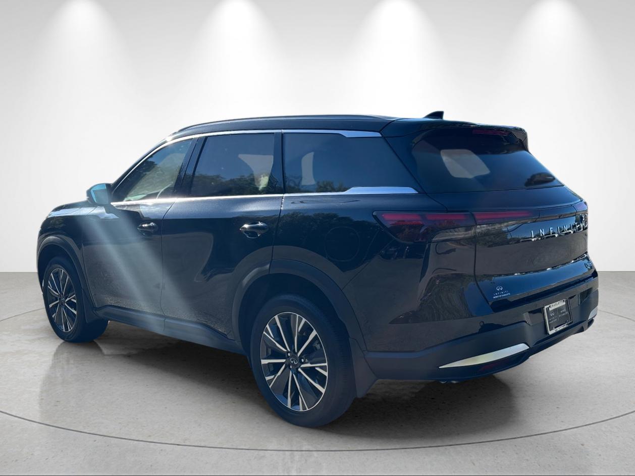 New 2027 MINERAL BLACK INFINITI Luxe AWD image 3