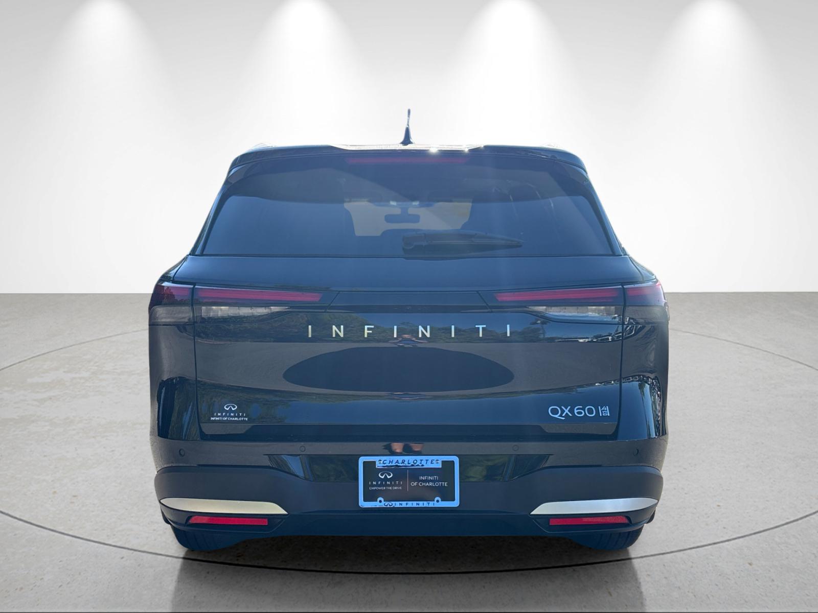 New 2027 MINERAL BLACK INFINITI Luxe AWD image 4