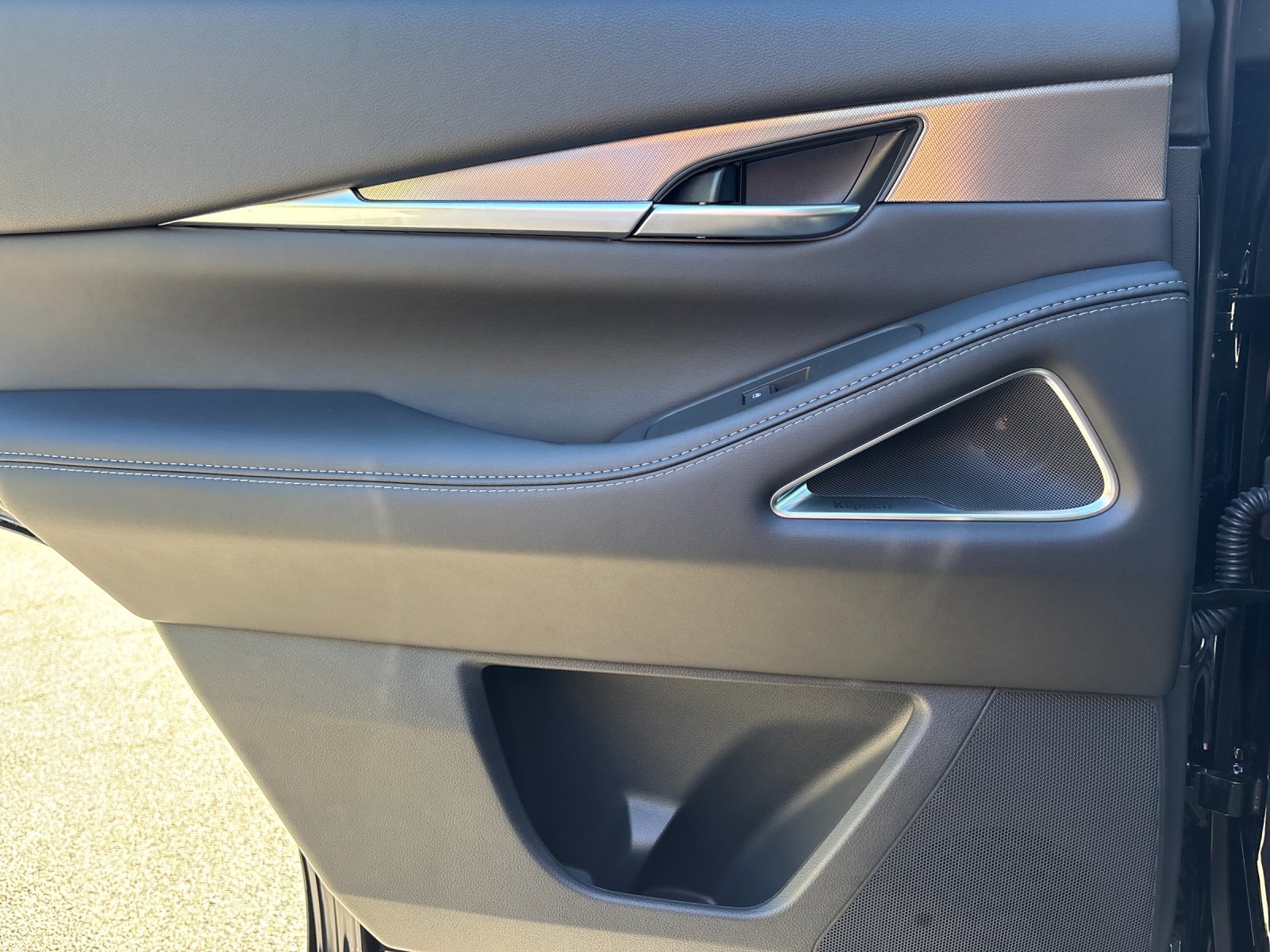 New 2027 MINERAL BLACK INFINITI Luxe AWD image 32