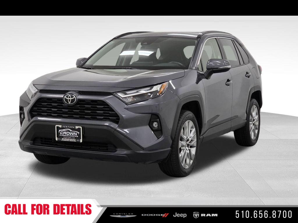 Used 2023 Gray Toyota XLE Premium image 3