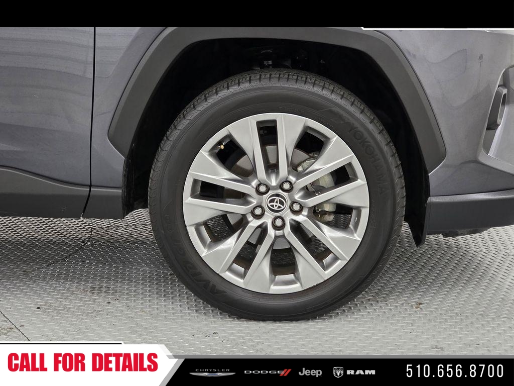 Used 2023 Gray Toyota XLE Premium image 9