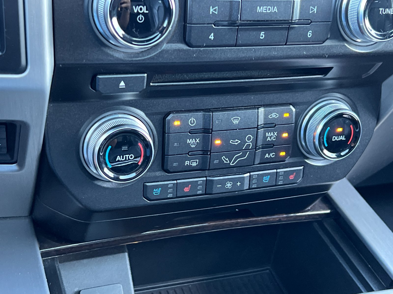 Used 2017 White Ford Platinum image 19