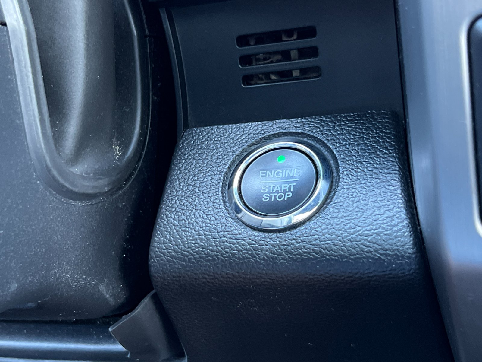 Used 2017 White Ford Platinum image 21