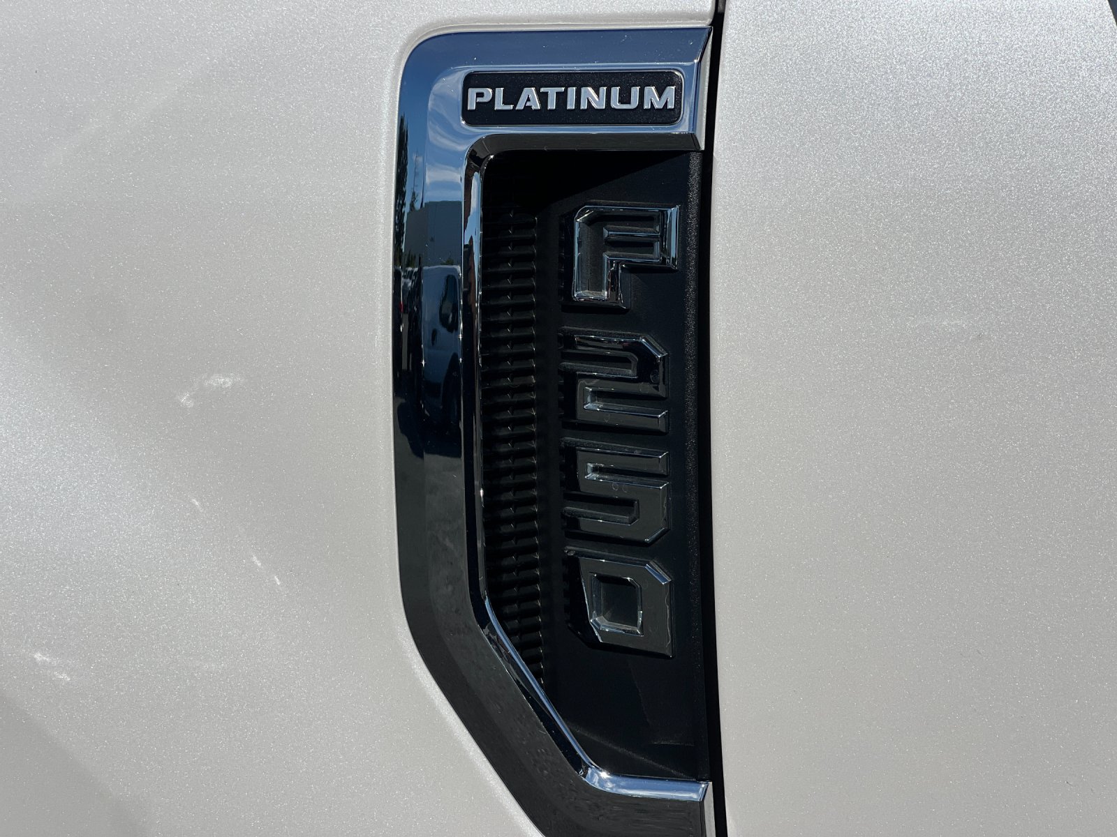 Used 2017 White Ford Platinum image 24