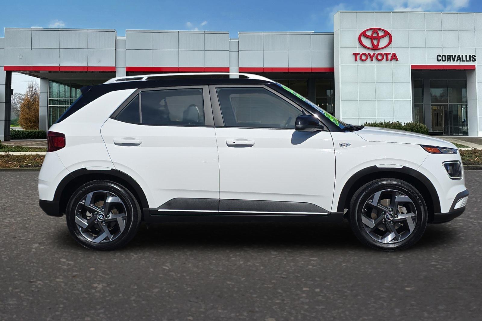 Used 2025 White Hyundai Limited image 3