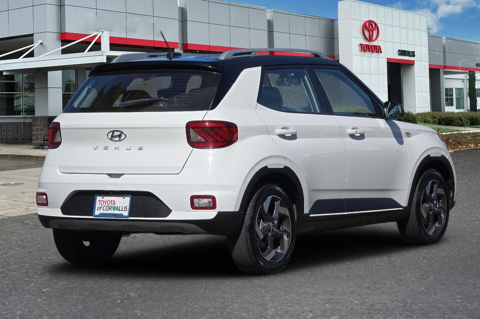 Used 2025 White Hyundai Limited image 4