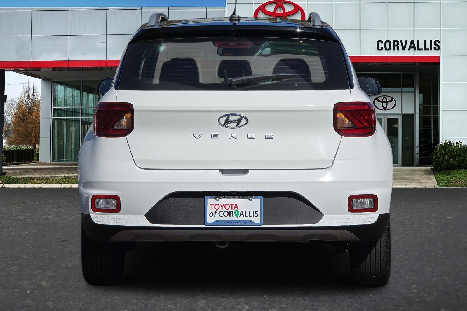 Used 2025 White Hyundai Limited image 5