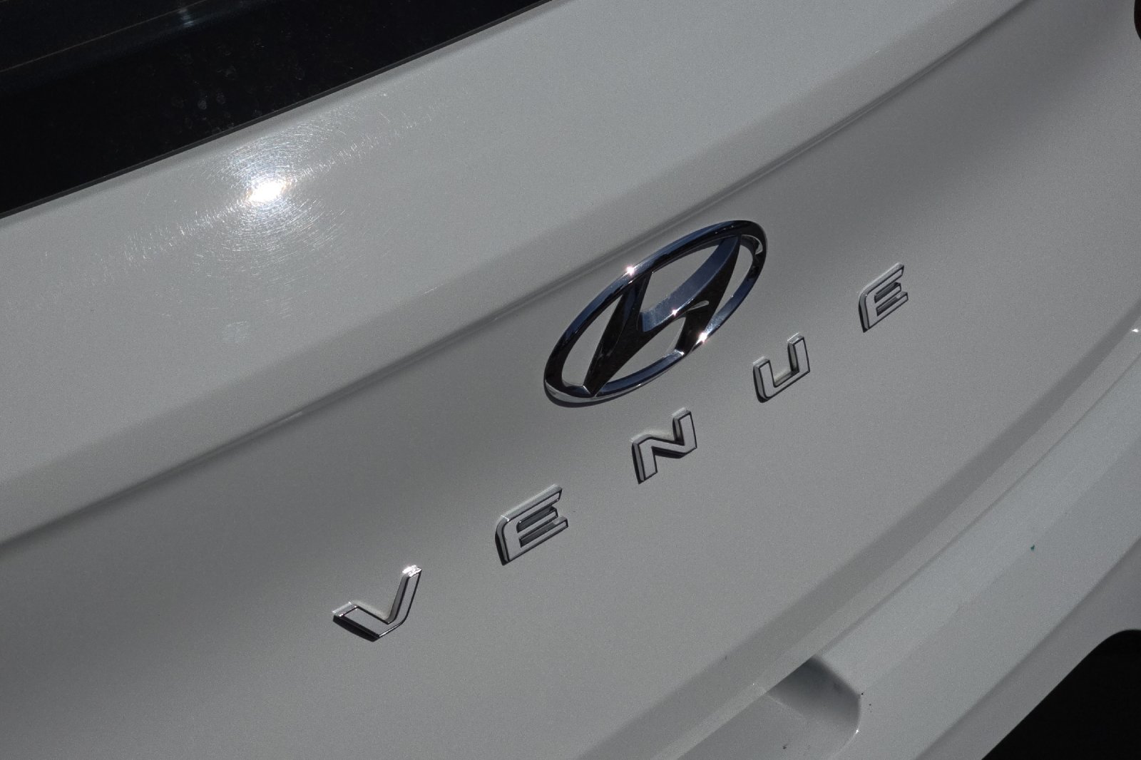 Used 2025 White Hyundai Limited image 27