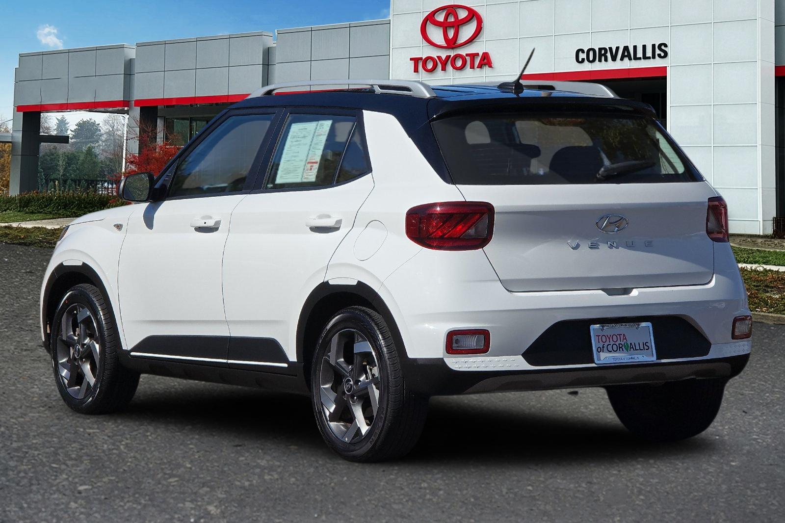 Used 2025 White Hyundai Limited image 6