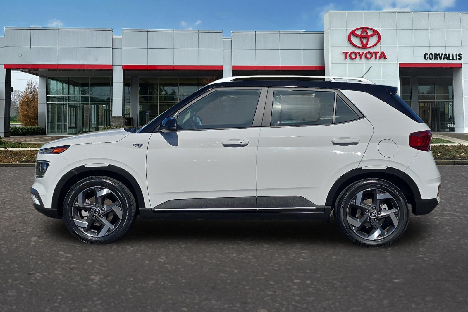 Used 2025 White Hyundai Limited image 7
