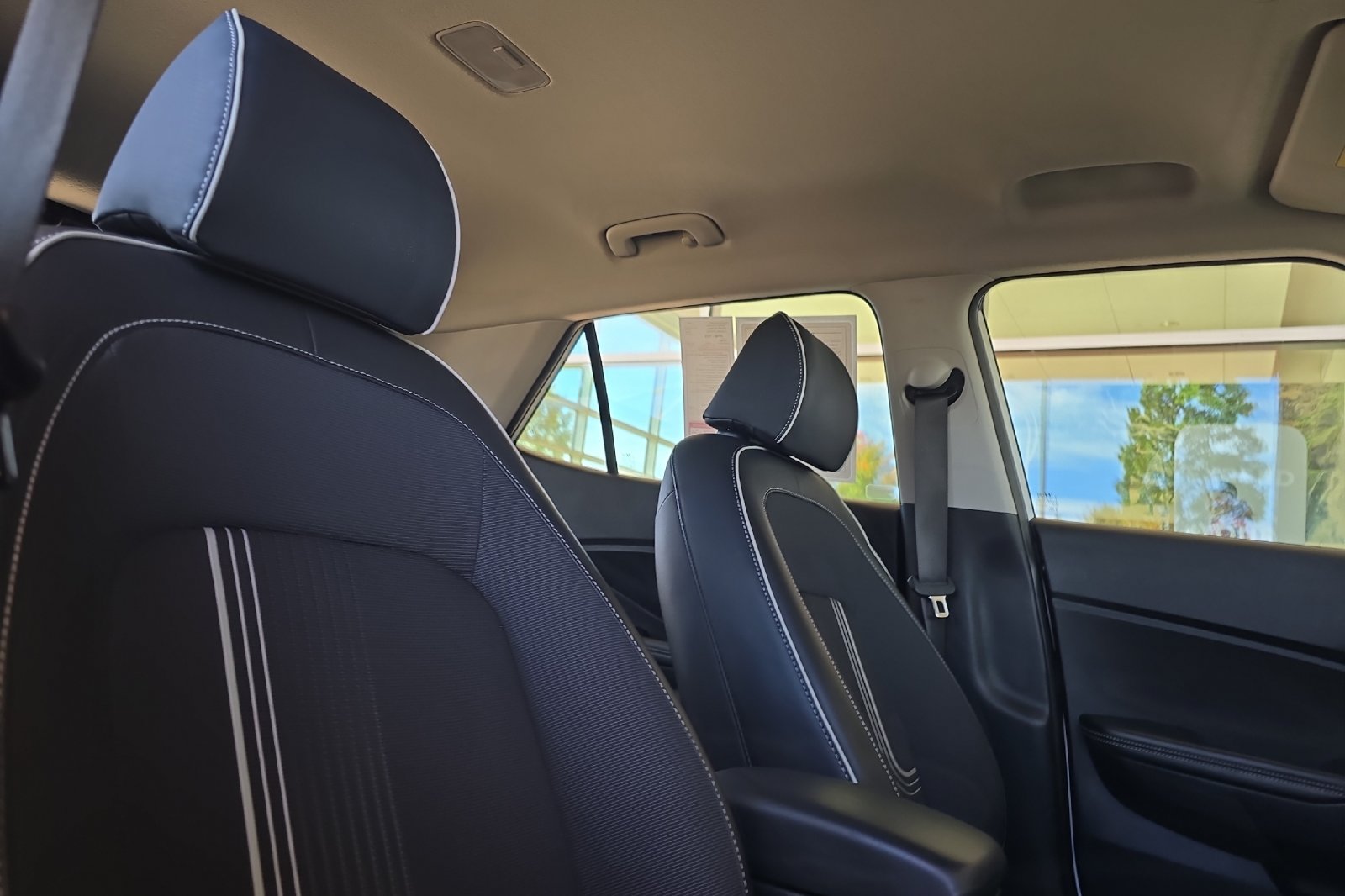 Used 2025 White Hyundai Limited image 17