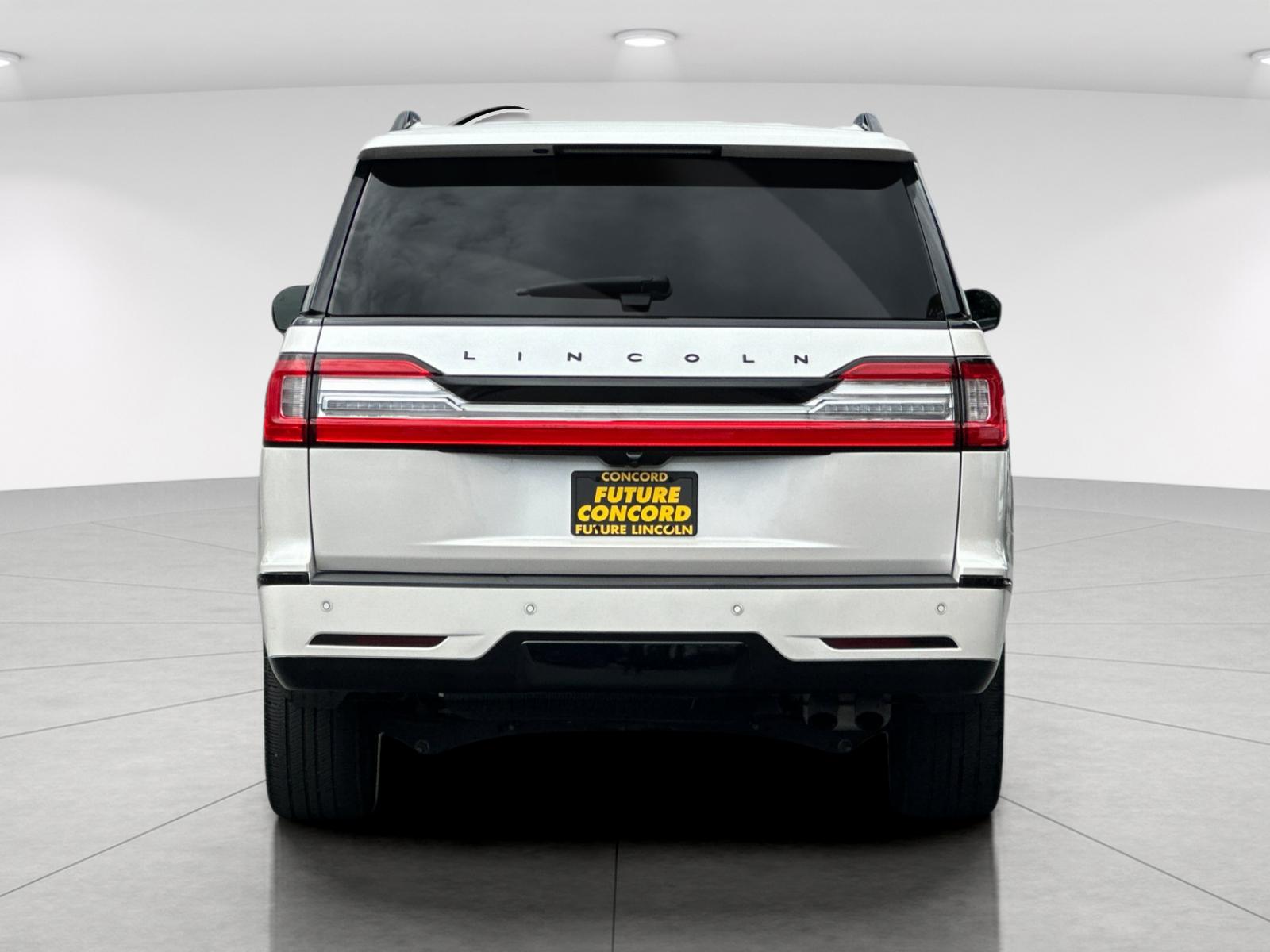 Used 2019 White Lincoln Reserve image 4