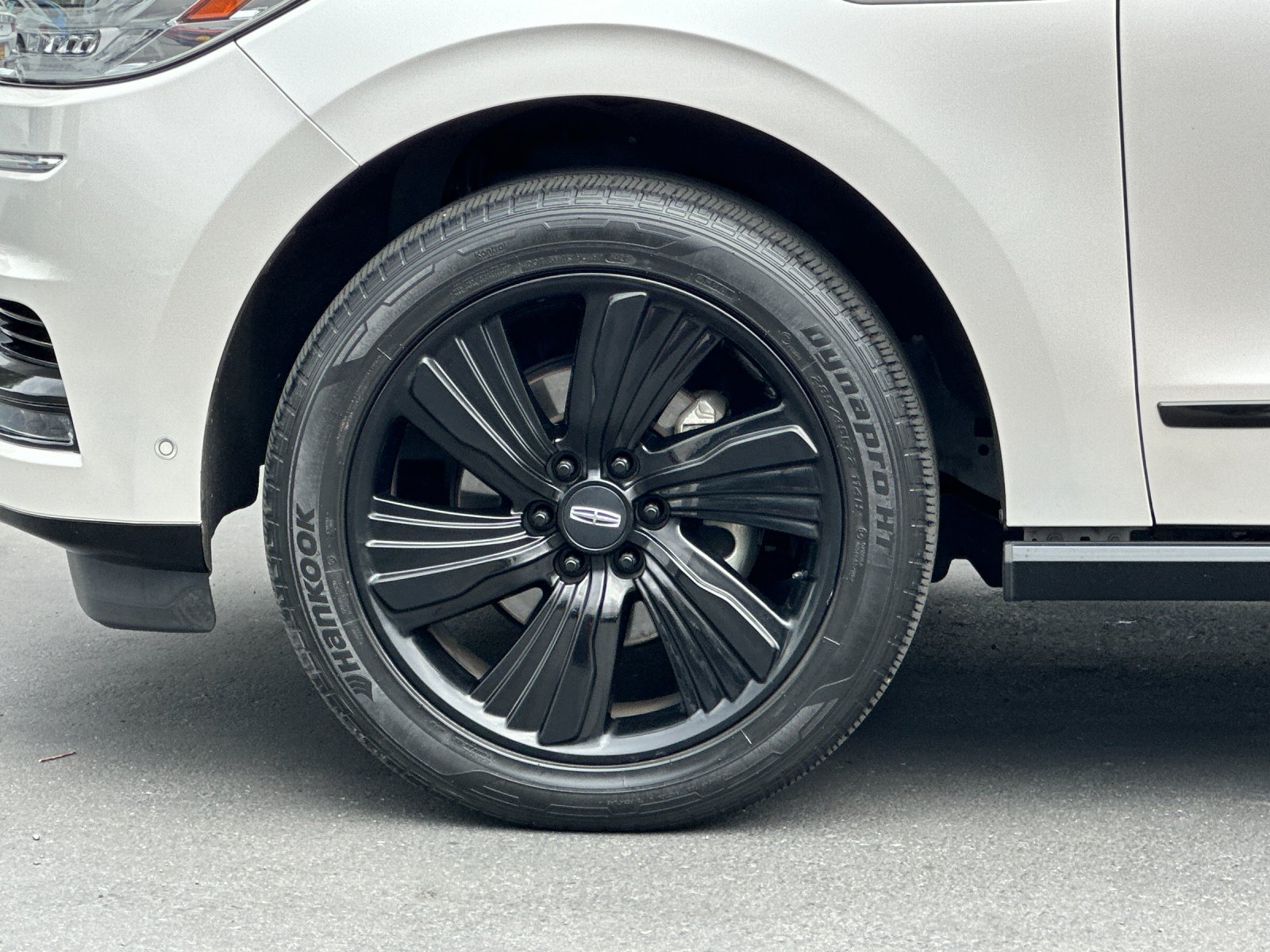 Used 2019 White Lincoln Reserve image 26