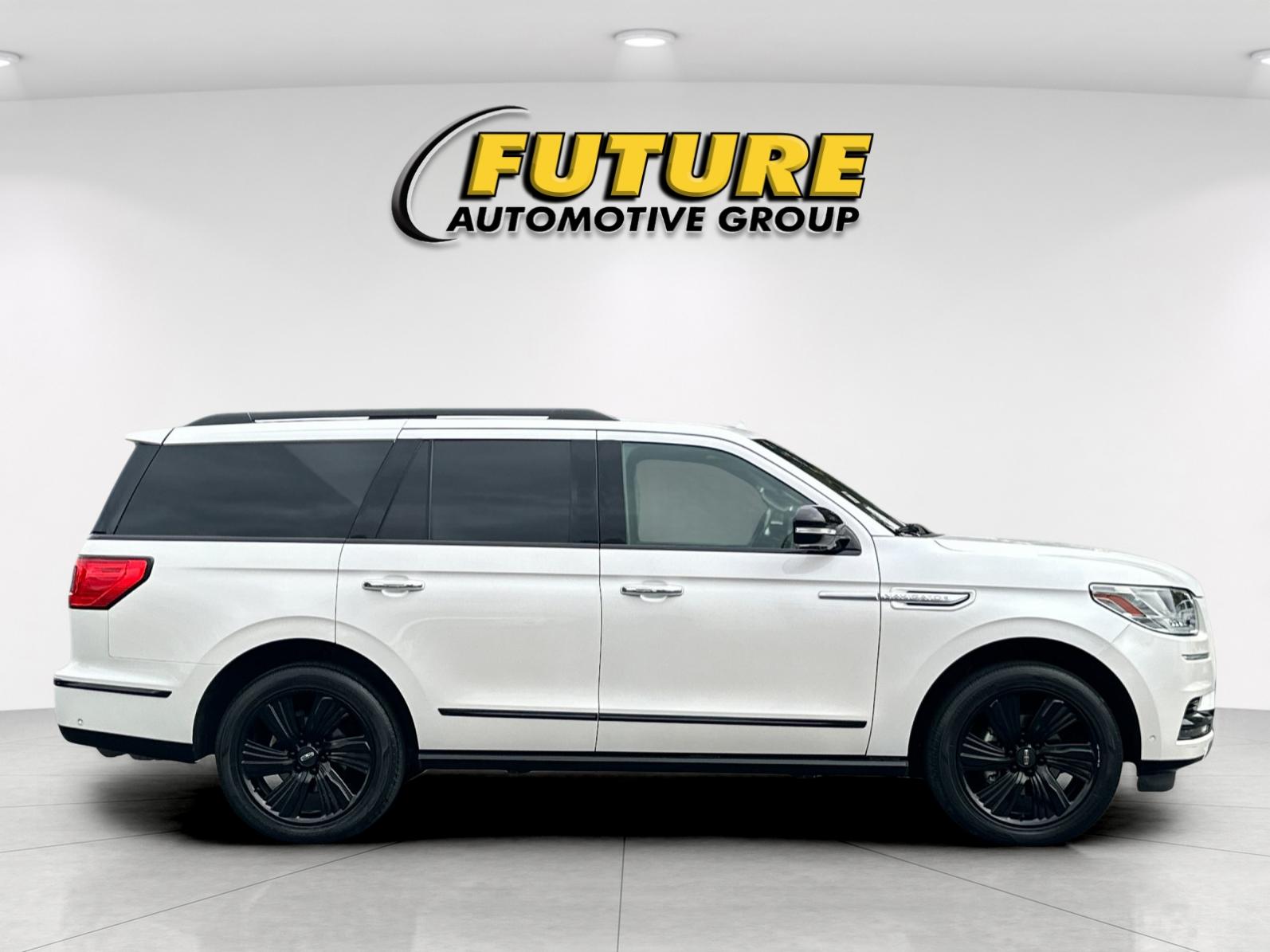 Used 2019 White Lincoln Reserve image 2