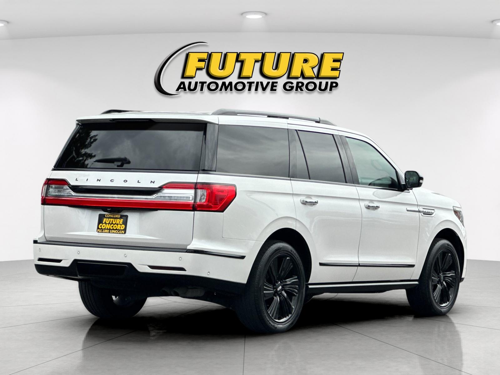 Used 2019 White Lincoln Reserve image 3