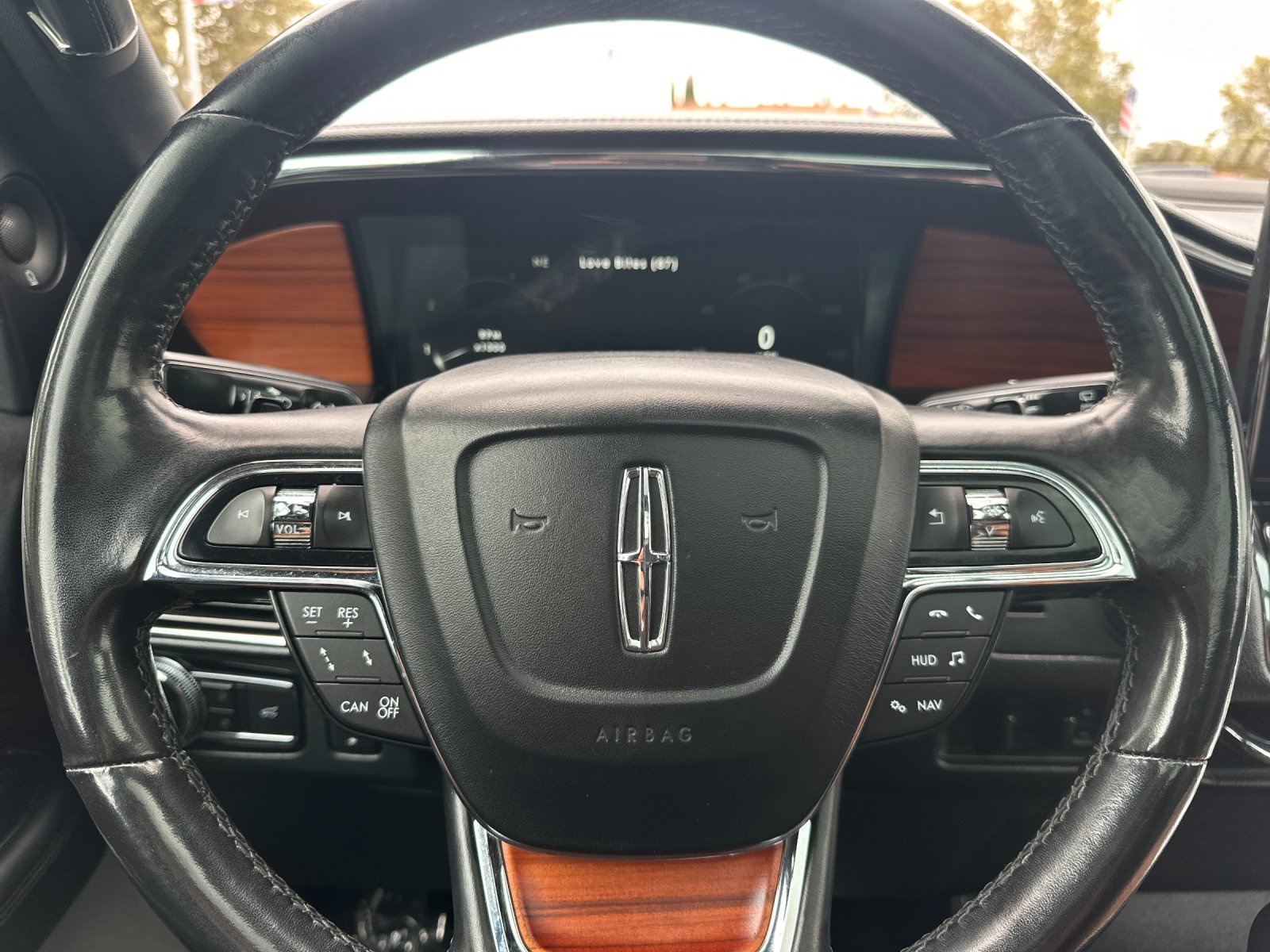 Used 2019 White Lincoln Reserve image 24