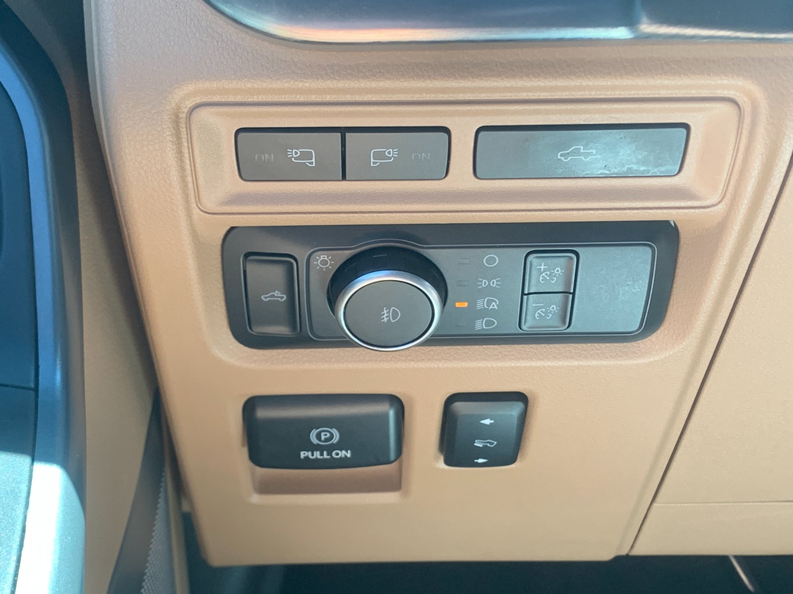 Used 2021 Gray Ford Lariat image 31