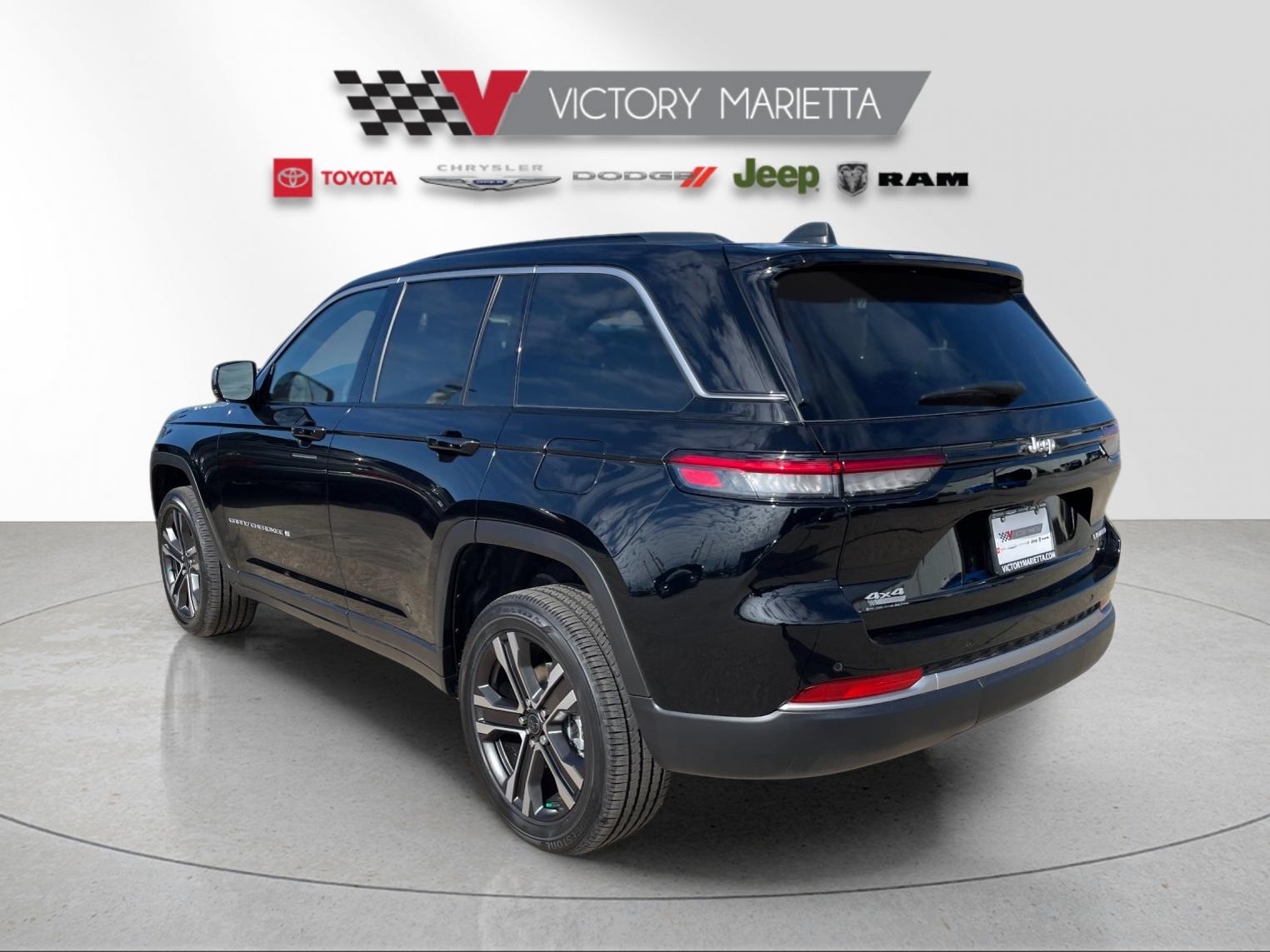New 2027 Black Jeep  image 3