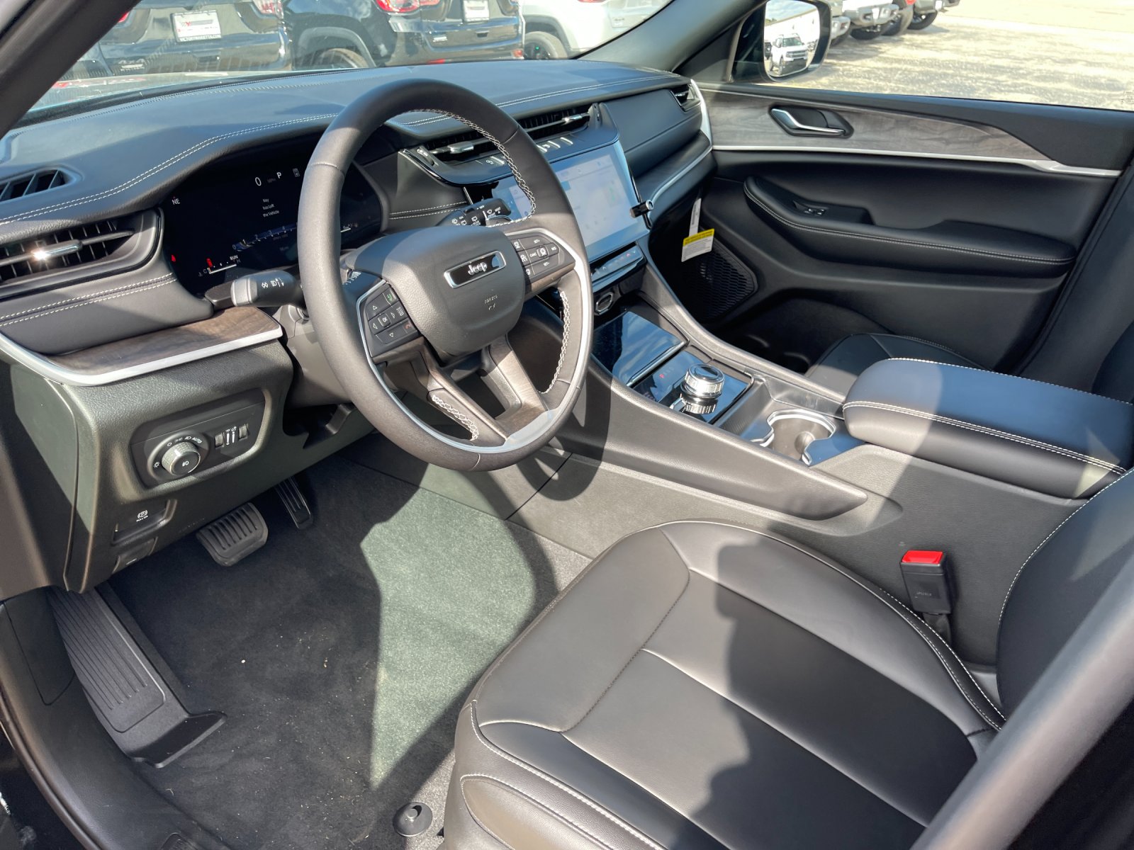 New 2027 Black Jeep  image 10