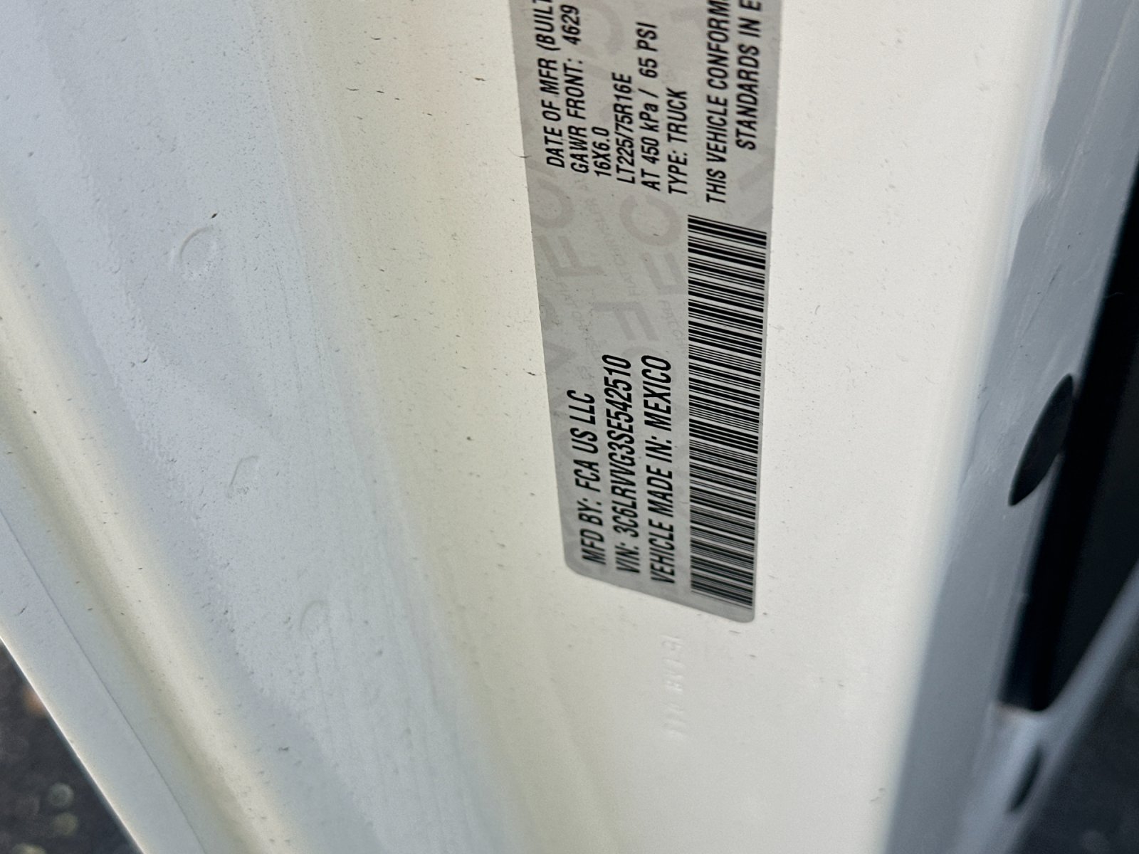 Used 2025 White Ram Base image 27