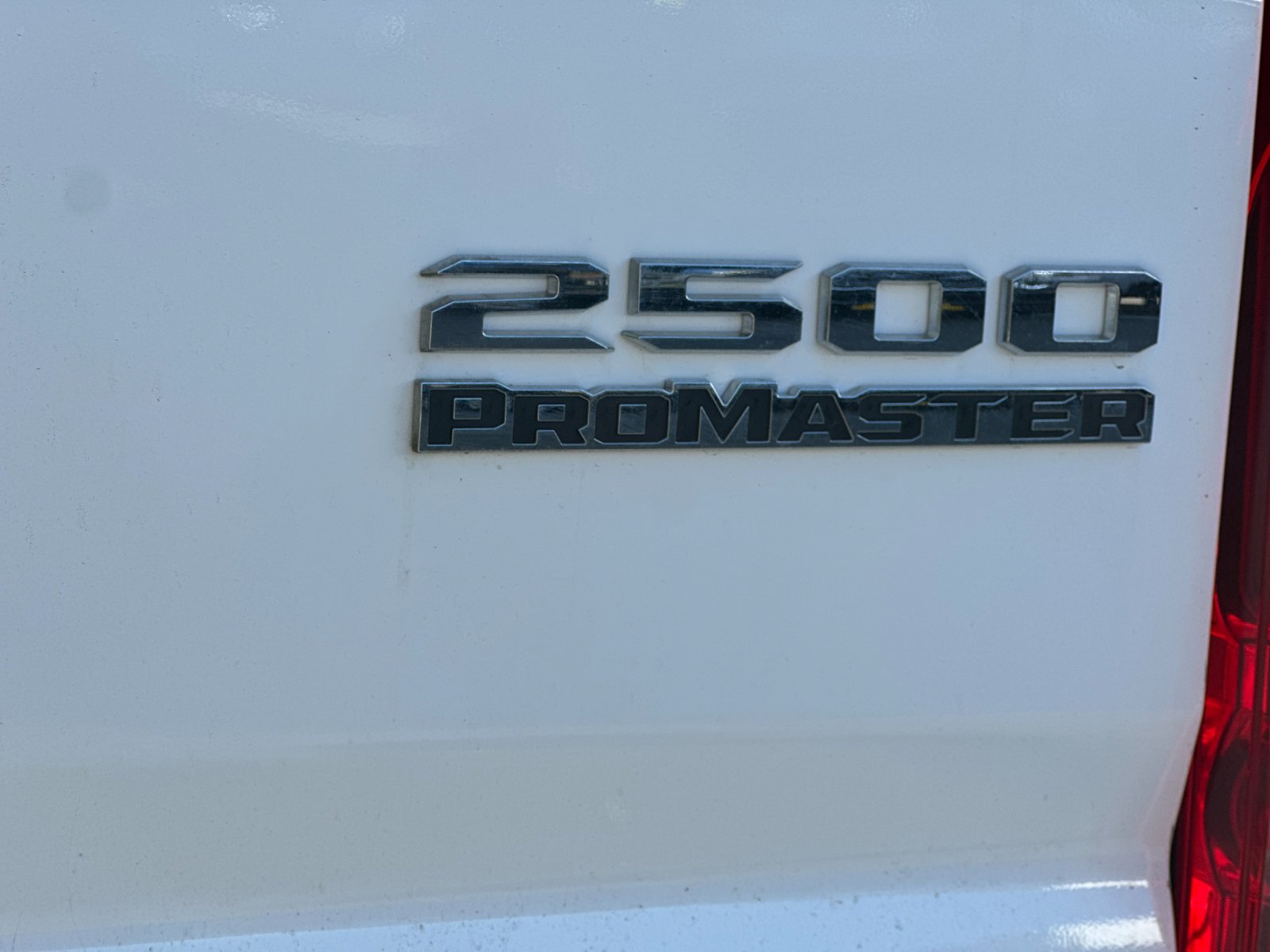 Used 2025 White Ram Base image 25