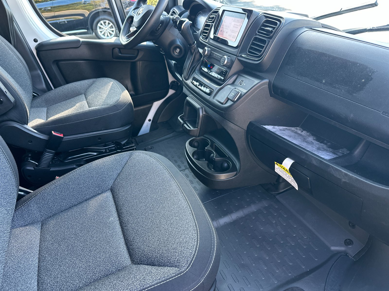 Used 2025 White Ram Base image 15
