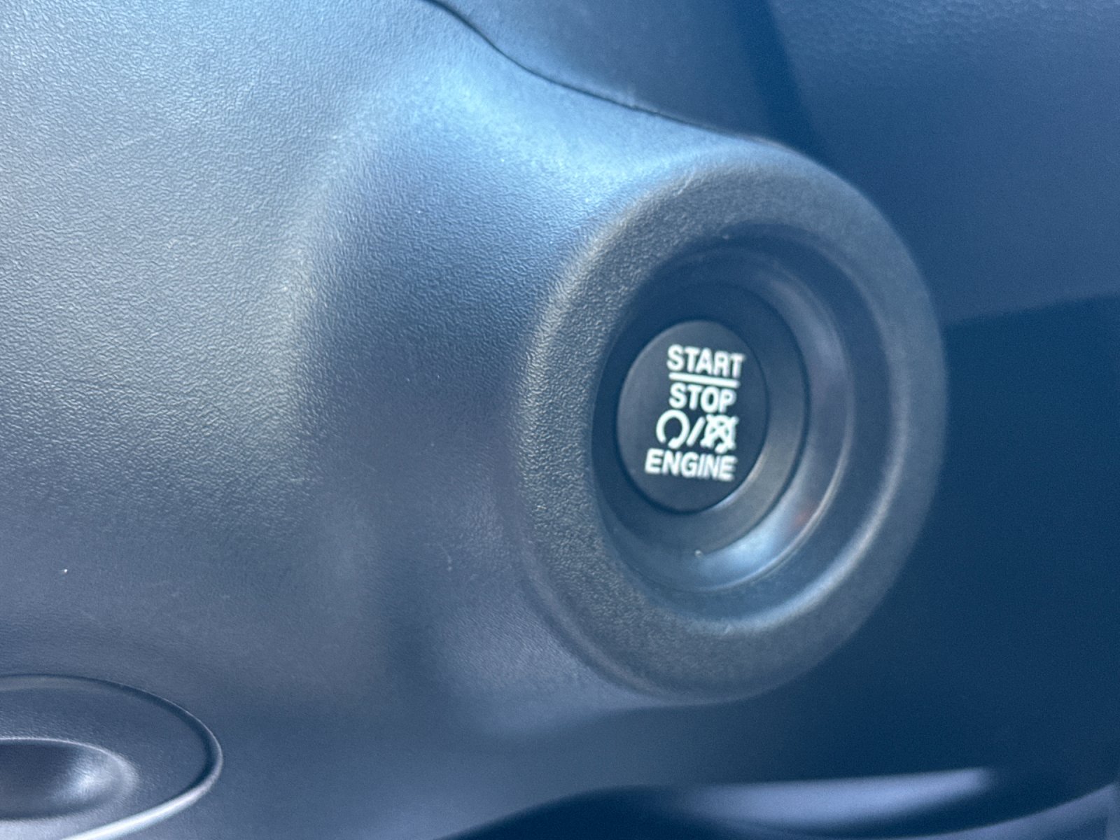 Used 2025 White Ram Base image 21