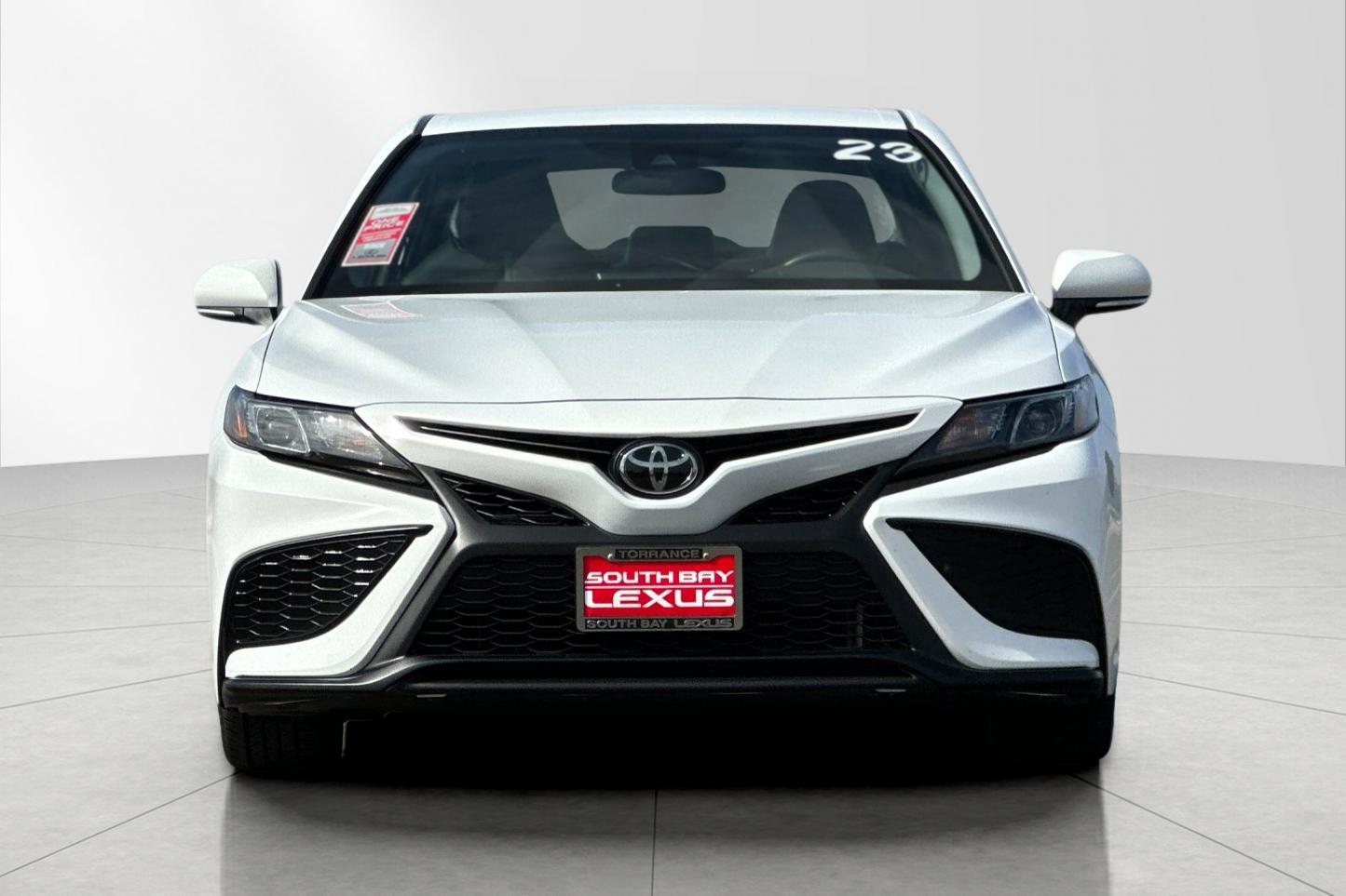 Used 2023 White Toyota SE image 9