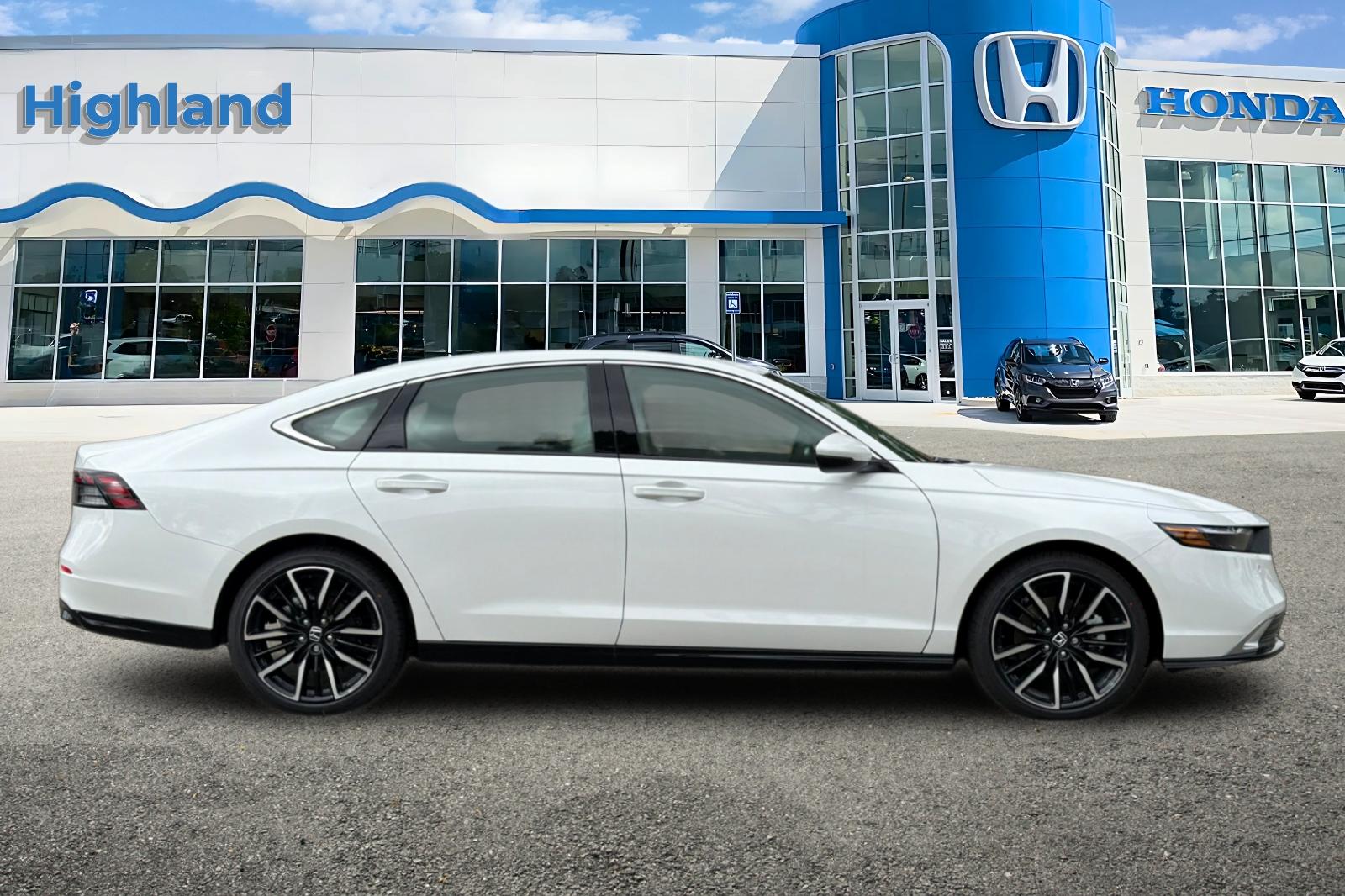 New 2026 Platinum White Pearl Honda Touring Hybrid image 6