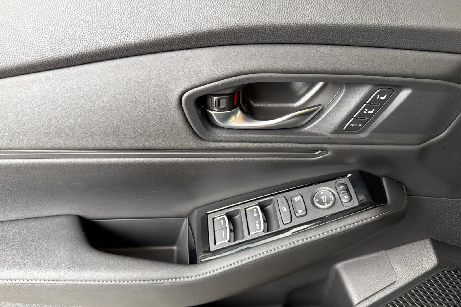 New 2026 Platinum White Pearl Honda Touring Hybrid image 10