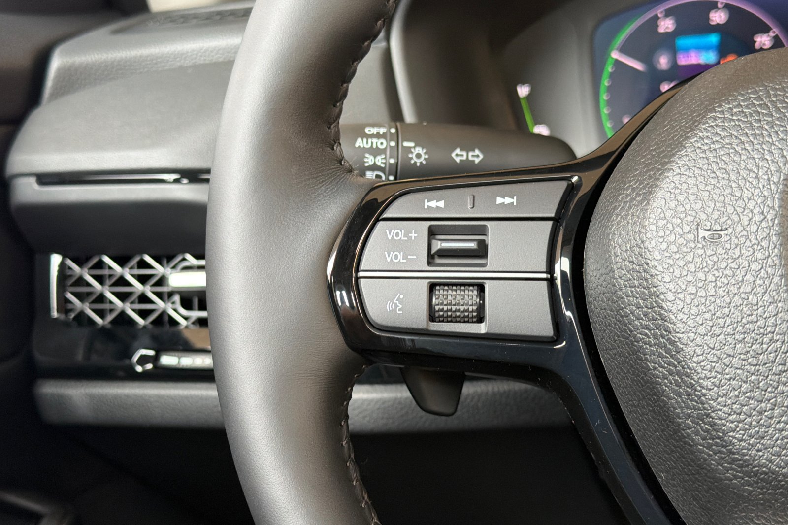 New 2026 Platinum White Pearl Honda Touring Hybrid image 26