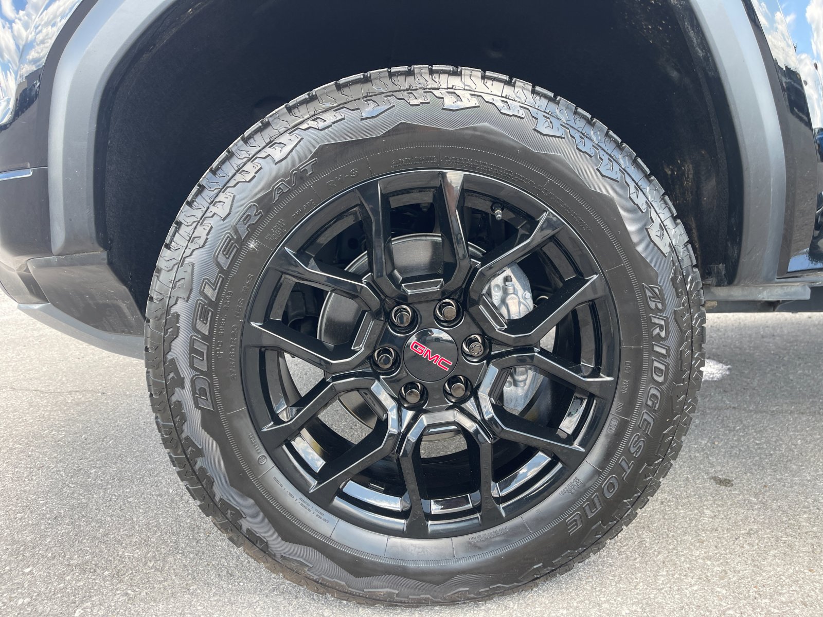 Used 2024 Black GMC Denali image 33