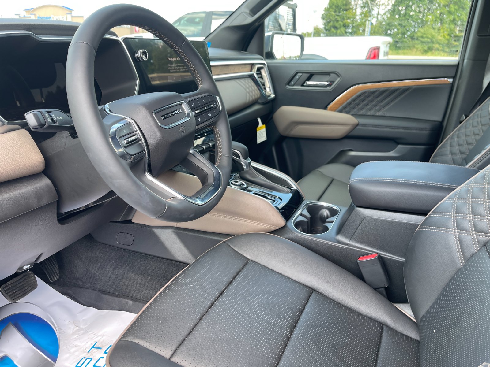 Used 2024 Black GMC Denali image 11