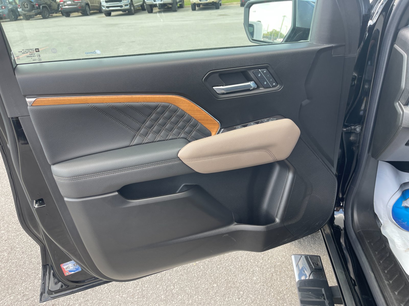 Used 2024 Black GMC Denali image 12