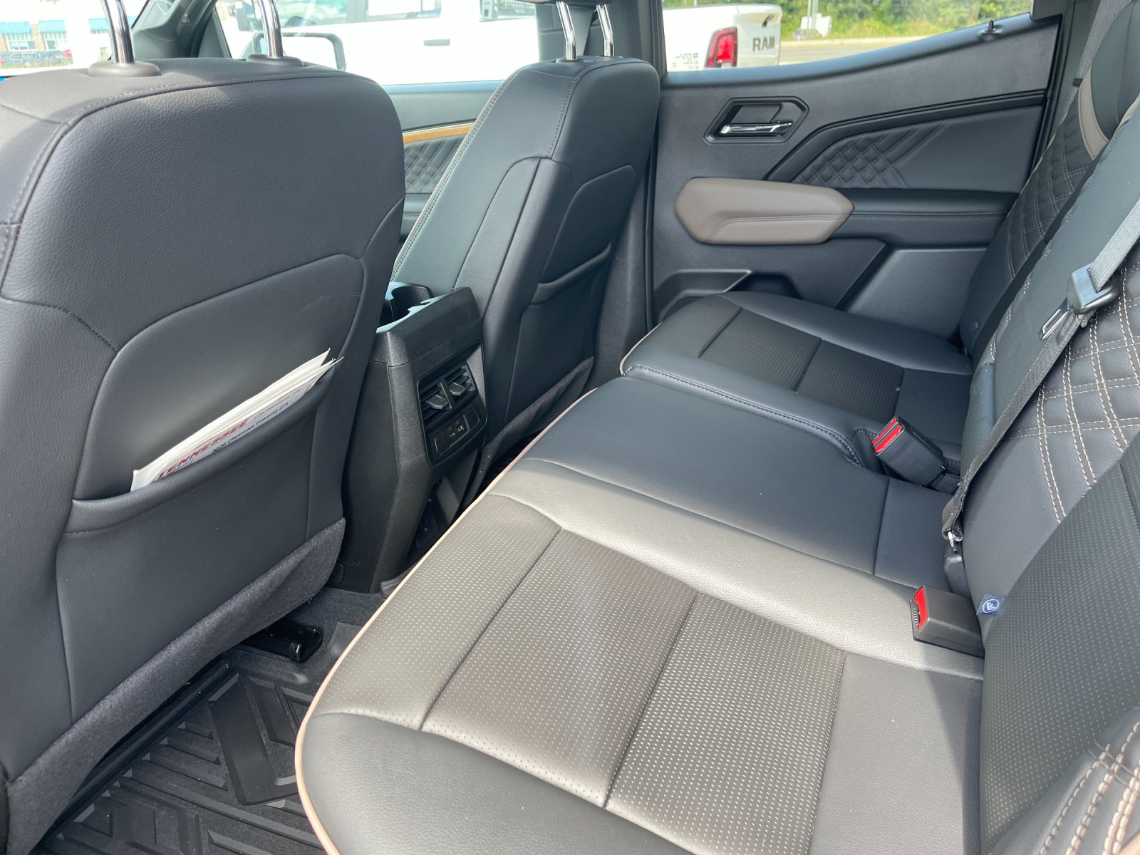 Used 2024 Black GMC Denali image 14