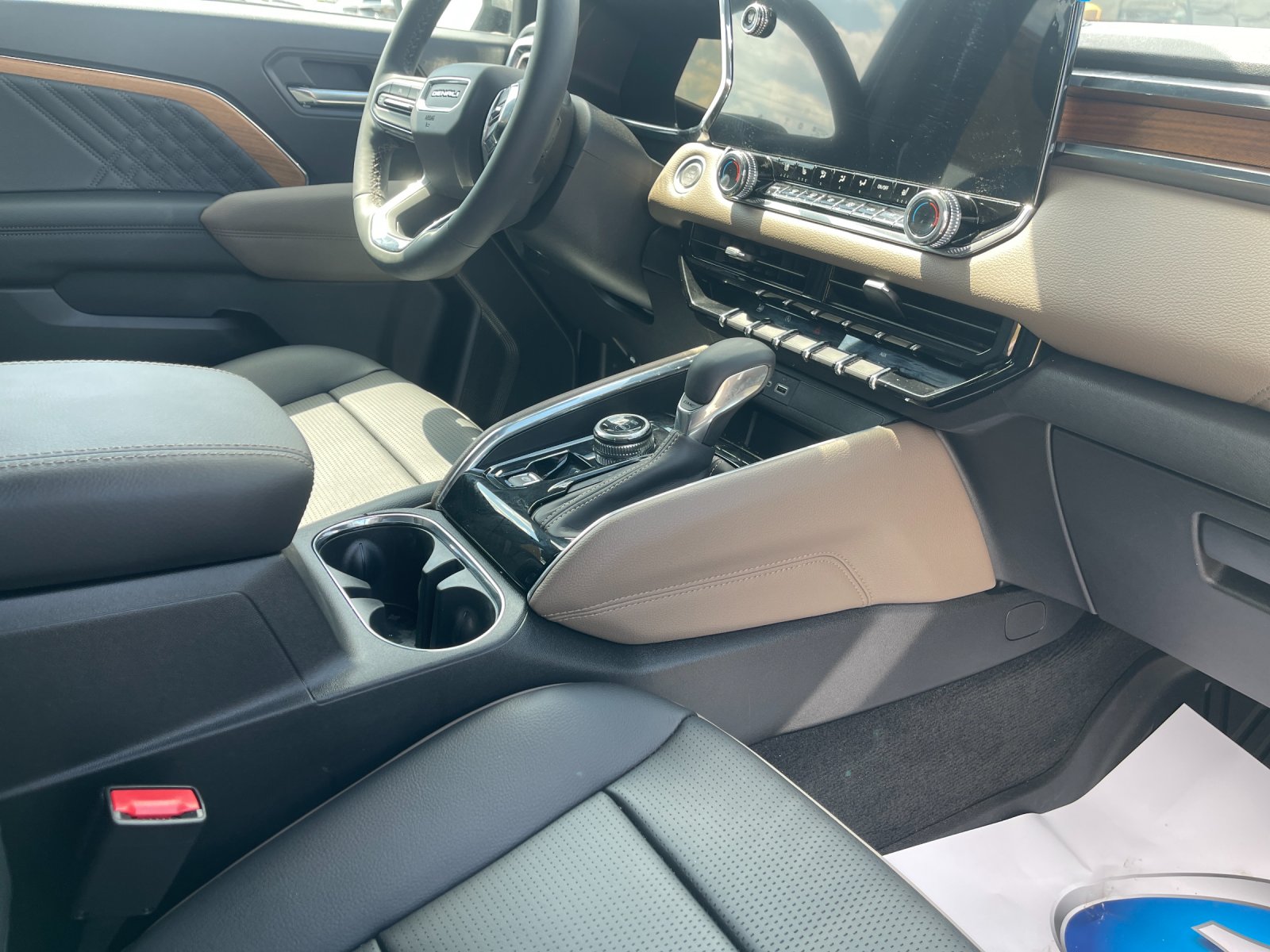 Used 2024 Black GMC Denali image 18