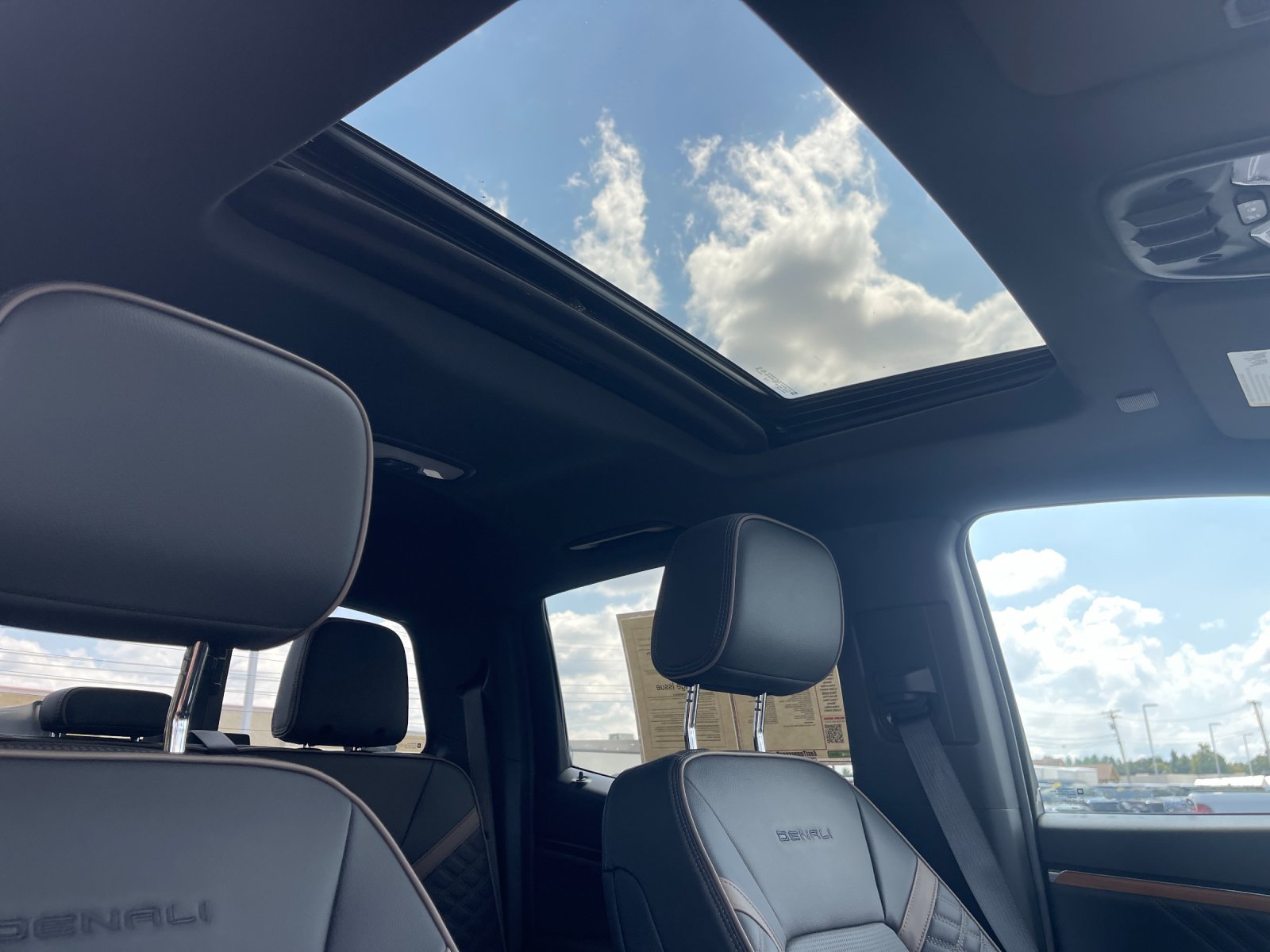 Used 2024 Black GMC Denali image 19
