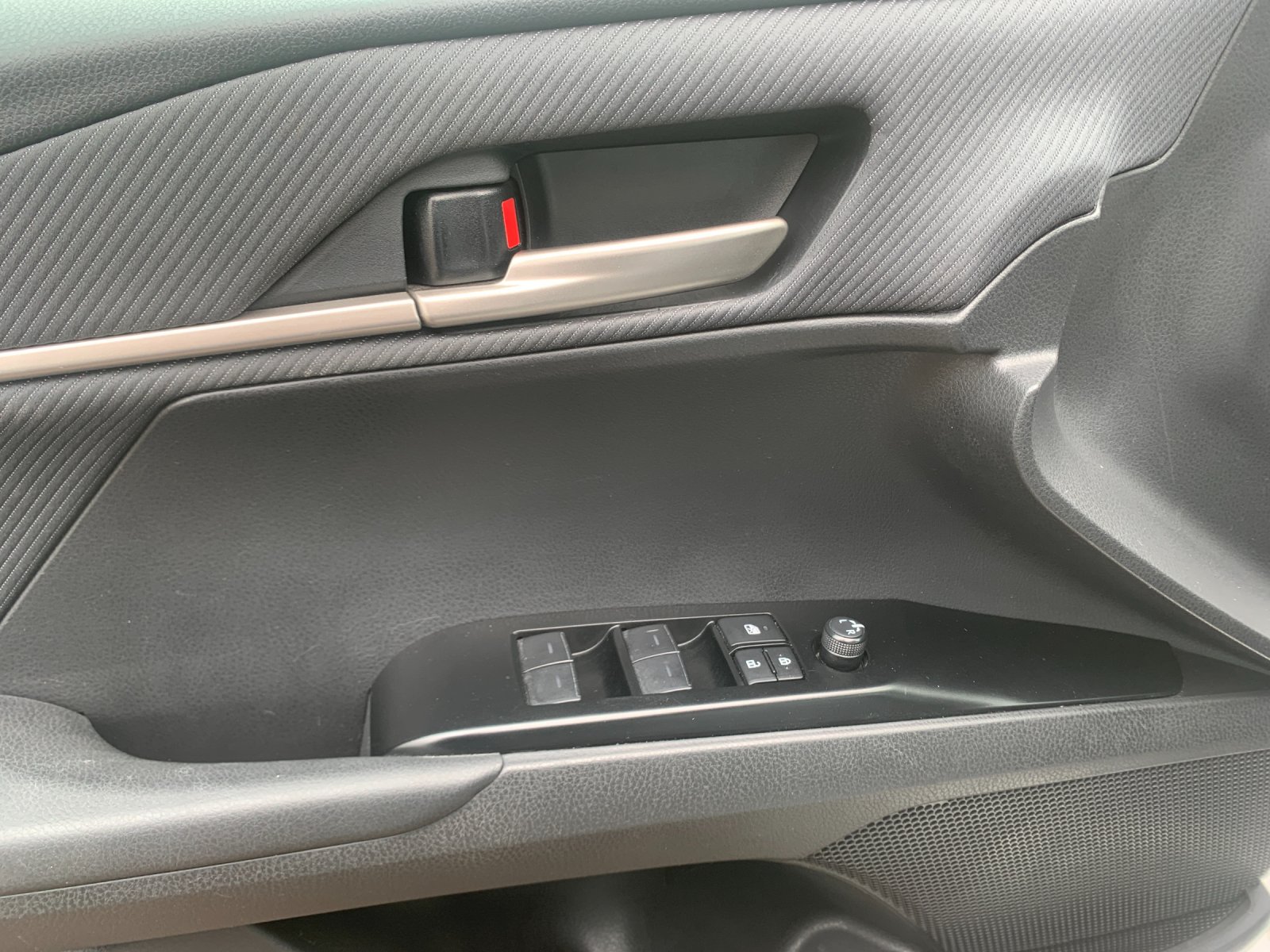 Used 2025 White Toyota SE image 13
