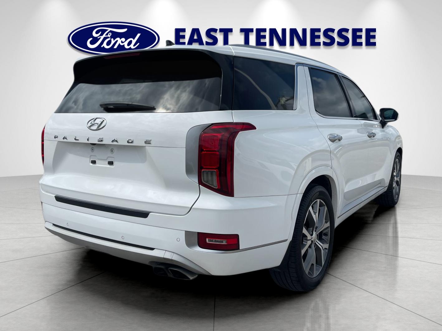Used 2022 White Hyundai Limited image 3