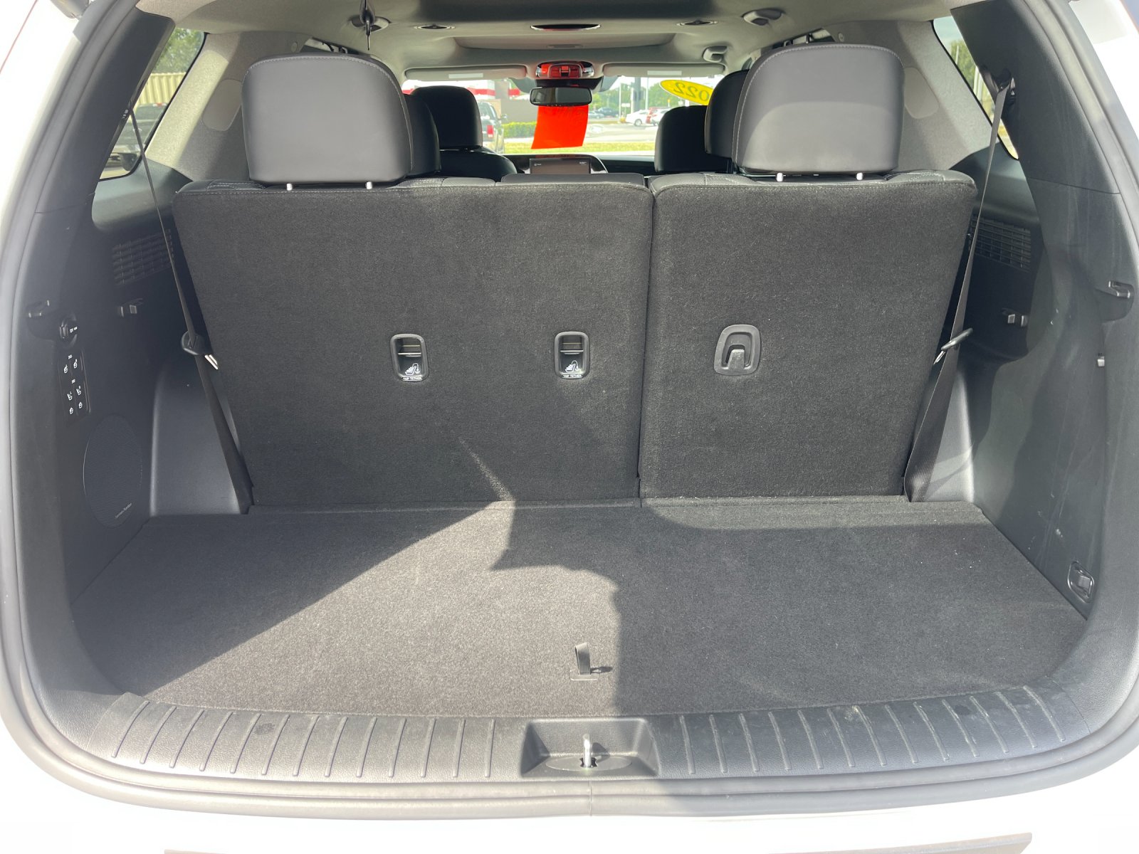 Used 2022 White Hyundai Limited image 19
