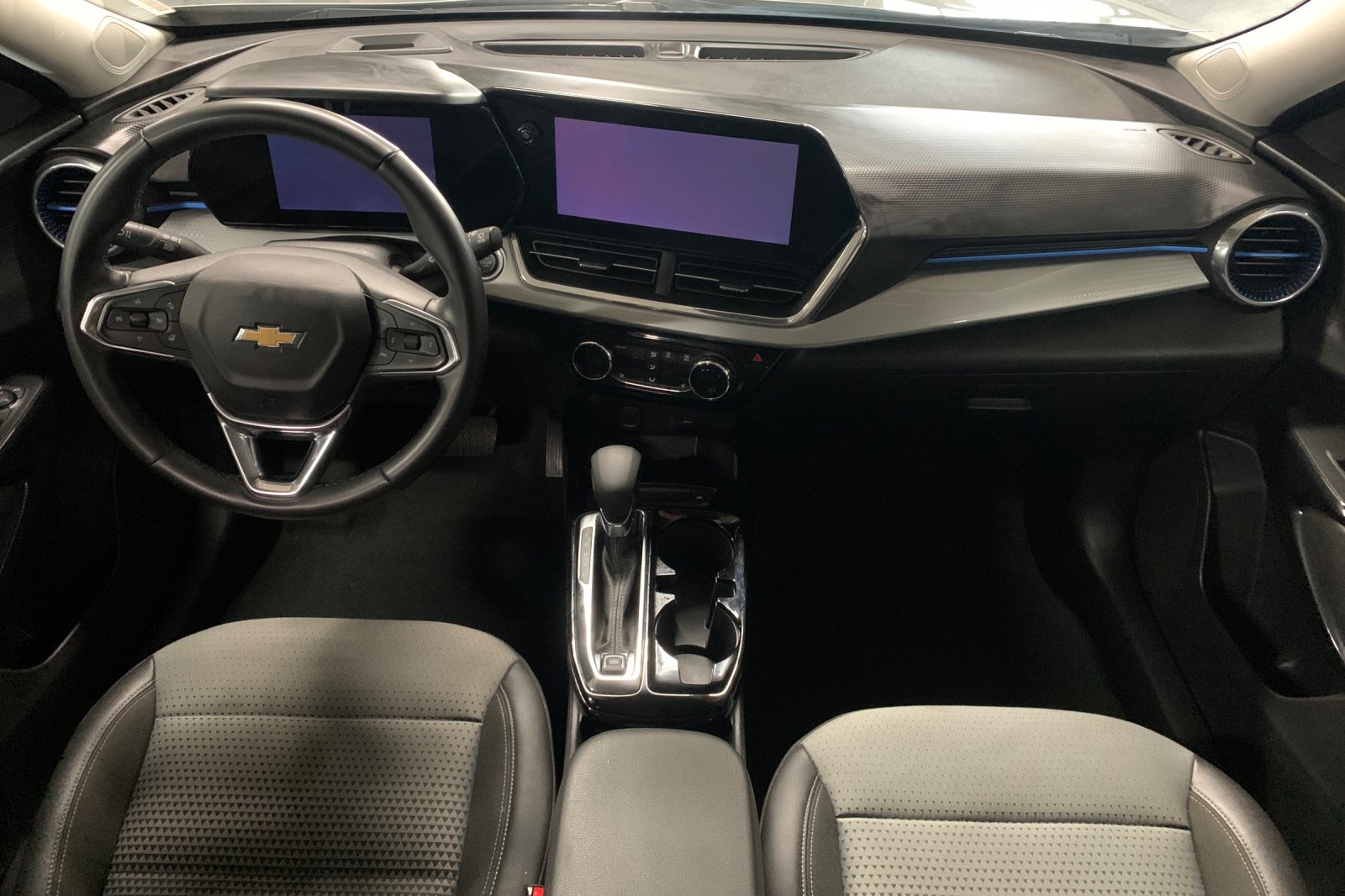 Used 2025 Sterling Gray Metallic Chevrolet LT image 15