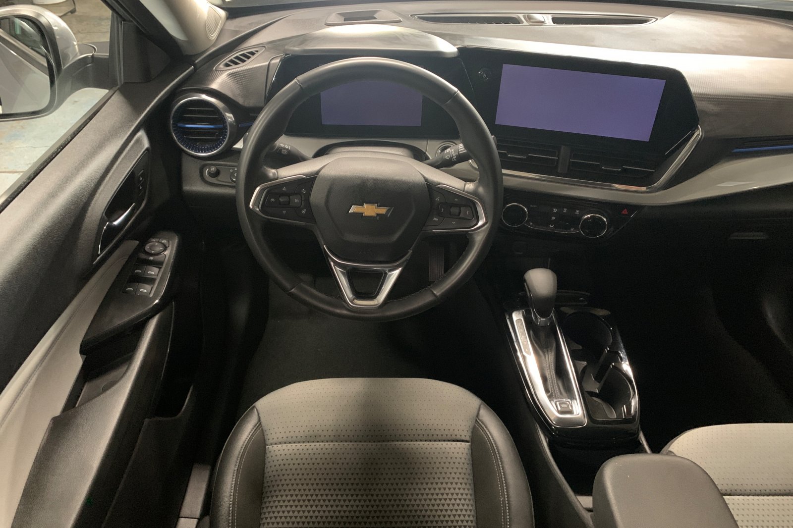Used 2025 Sterling Gray Metallic Chevrolet LT image 16