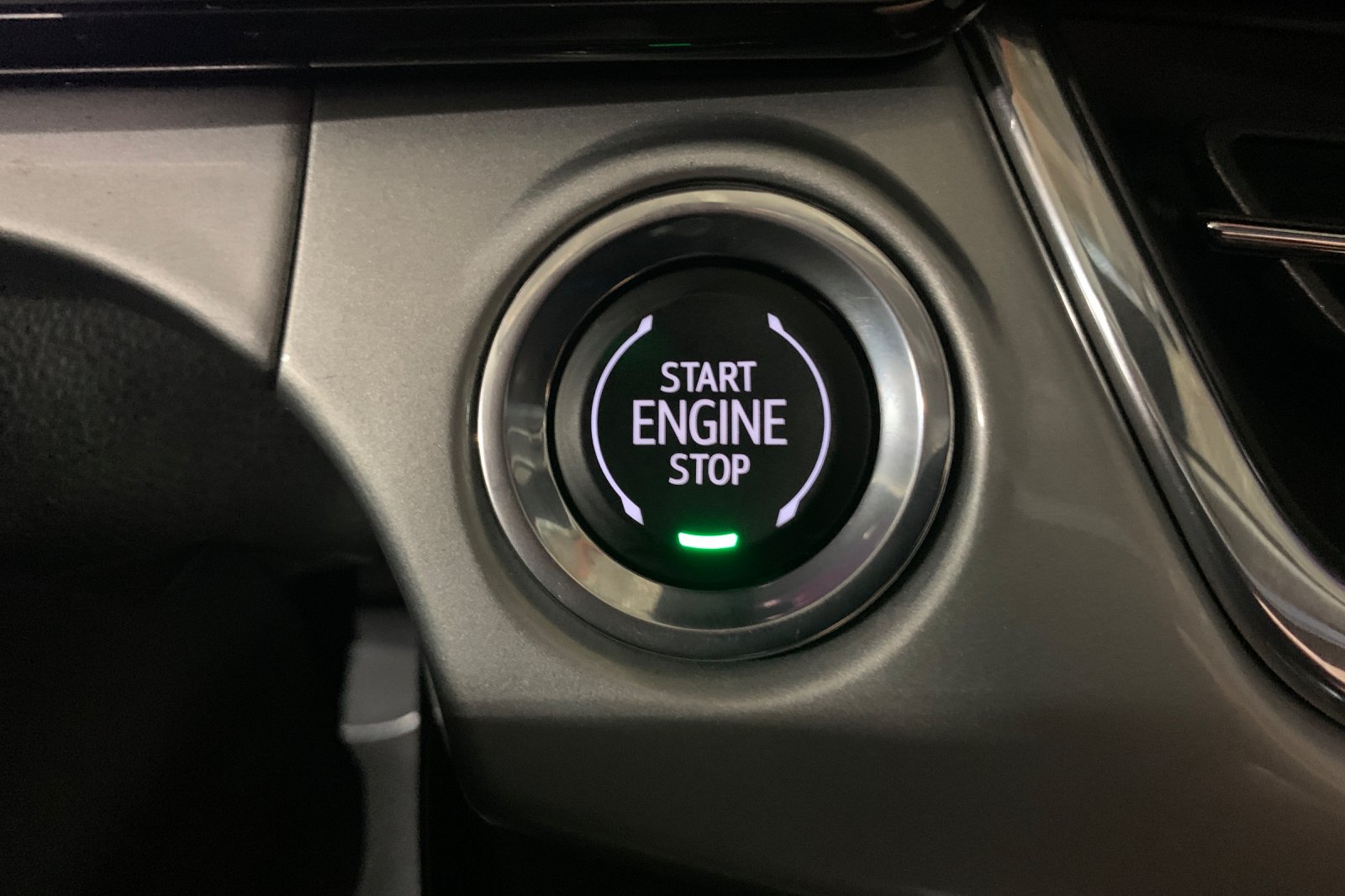 Used 2025 Sterling Gray Metallic Chevrolet LT image 25