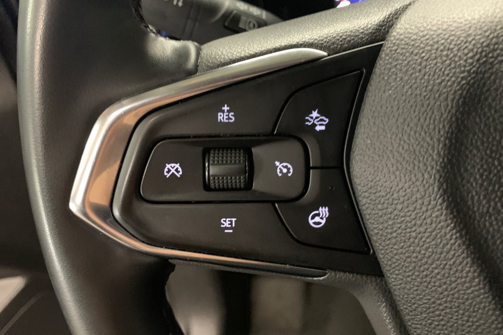Used 2025 Sterling Gray Metallic Chevrolet LT image 27