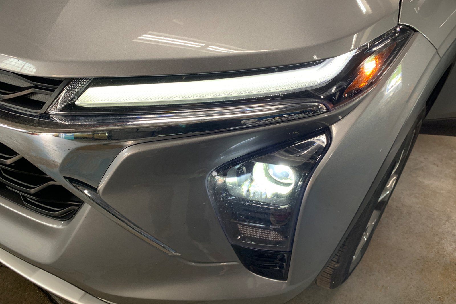 Used 2025 Sterling Gray Metallic Chevrolet LT image 34