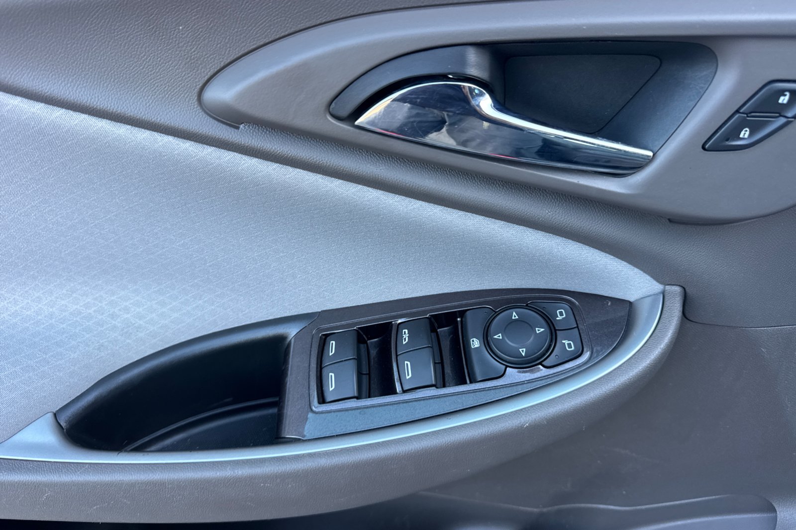 Used 2022 Mineral Gray Metallic Chevrolet LT image 11